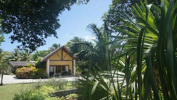 Chalet Club | Vista al jardín