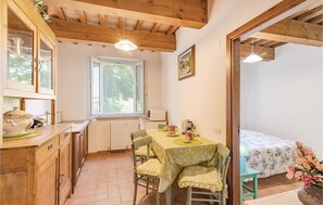 Dining - Cosy apartment in villa for 3 people with WIFI, pool, TV and panoramic view, close to Urbino (Urbino)