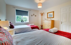 4 bedrooms, iron/ironing board, WiFi, bed sheets