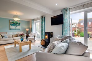 TV, fireplace, DVD player