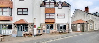 Blacketts Apartment - Two Bedroom Apartment, Sleeps 4