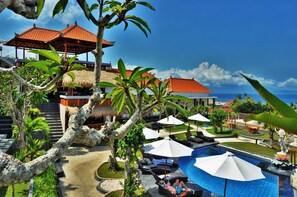 Outdoor pool - Pandawa Beach Resort and Spa Luxury (Penida Island)