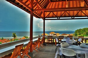 Dining - Pandawa Beach Resort and Spa Luxury (Penida Island)