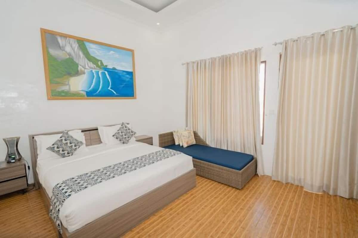 Minibar, in-room safe, desk, soundproofing