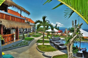 Outdoor pool - Pandawa Beach Resort and Spa Luxury (Penida Island)