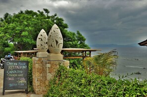 Property entrance - Ocean Terrace Suite and Spa Luxury (Penida Island)