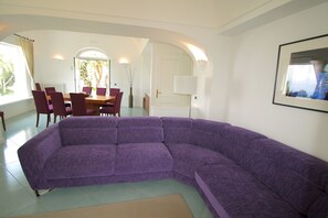 Televisio, takka, DVD-soitin