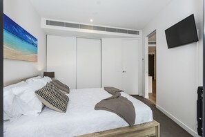 Apartment, 1 Queen Bed with Sofa bed, Accessible | 1 bedroom, individually decorated, individually furnished, desk