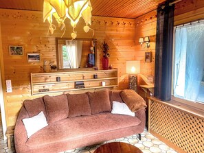 TV, stereo - Appt COZY on the ground floor Chalet - 2min walk to the piste, 7 from town (La Clusaz)
