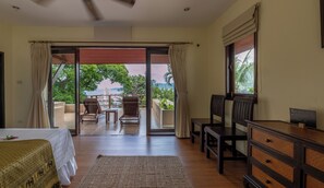 4 Schlafzimmer, Zimmersafe, Schreibtisch, Bügeleisen/Bügelbrett
