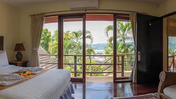 4 bedrooms, in-room safe, desk, iron/ironing board