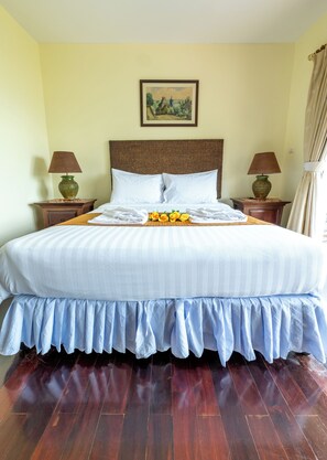 4 Schlafzimmer, Zimmersafe, Schreibtisch, Bügeleisen/Bügelbrett