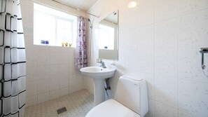 Shower, free toiletries, hair dryer