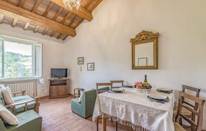 Living area - Beautiful apartment in villa for 5 people with pool, WIFI, TV and panoramic view, close to Urbino (Urbino)