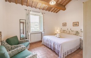 4 bedrooms, travel cot, free WiFi