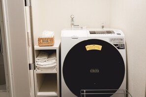 Laundry - So Kyoto Fushimi Inari (Kyoto)
