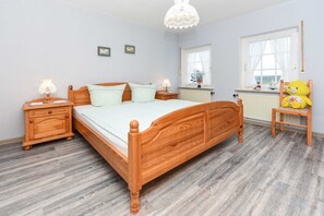 2 chambres, lit de bébé portatif, Wi-Fi, literie fournie