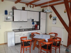 Kühlschrank, Mikrowelle, Ofen, Geschirrspüler