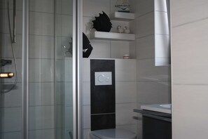 Douche, sèche-cheveux, savon