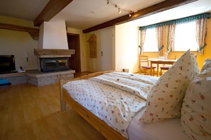 Bureau, lits bébé (gratuits), Wi-Fi gratuit, draps fournis