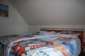 1 bedroom, travel crib, WiFi, bed sheets