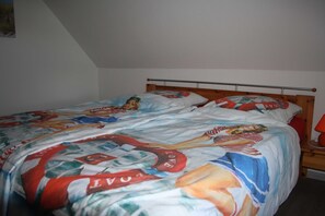 1 bedroom, travel crib, WiFi, bed sheets