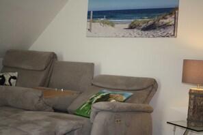 TV - Apartment OG - Apartments Mühlenblick, 45217 (Jemgum)