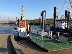 Unclassified image, 4 of 27, button