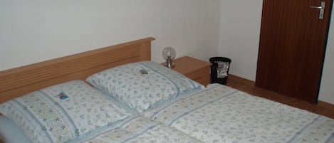 1 bedroom, WiFi, bed sheets