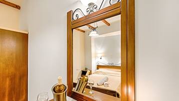 Family Apartment | In-room safe, iron/ironing board, free WiFi, bed sheets