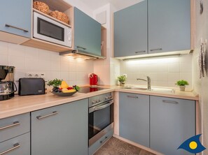 Kühlschrank, Mikrowelle, Ofen, Geschirrspüler