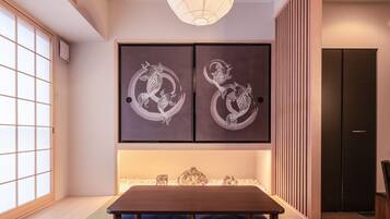 Suite | In-room safe, free WiFi
