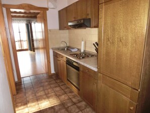 Fridge, oven, coffee/tea maker, electric kettle