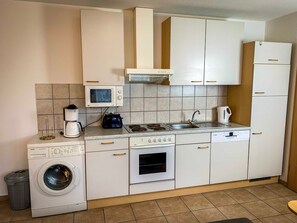 Réfrigérateur, micro-ondes, four, lave-vaisselle