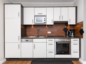 Køleskab, mikrobølgeovn, ovn, opvaskemaskine