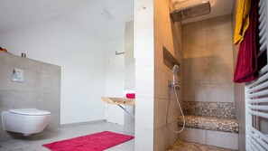 Shower, hair dryer, towels, soap - Apartment REFUGIUM RERIK - Apartment REFUGIUM RERIK (Rerik)