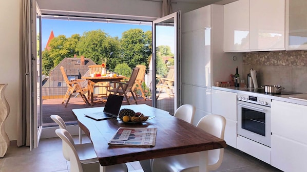 Kühlschrank, Mikrowelle, Ofen, Geschirrspüler