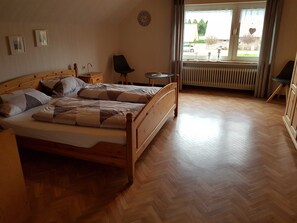 4 bedrooms, travel cot, WiFi, bed sheets