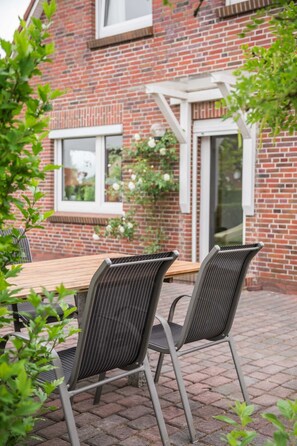 Outdoor dining - Birgit s Huuske, Germany (Stedesdorf)