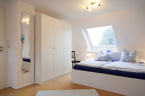 4 soveværelser, skrivebord, lydisolering, weekendseng