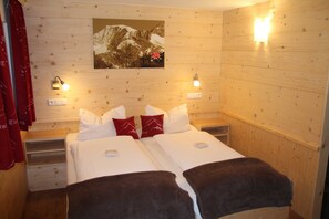 2 Schlafzimmer, Zimmersafe, Schreibtisch, Reisekinderbett