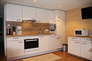 Kühlschrank, Mikrowelle, Ofen, Geschirrspüler