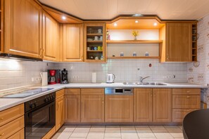 Refrigerador, microondas, horno, lavavajillas