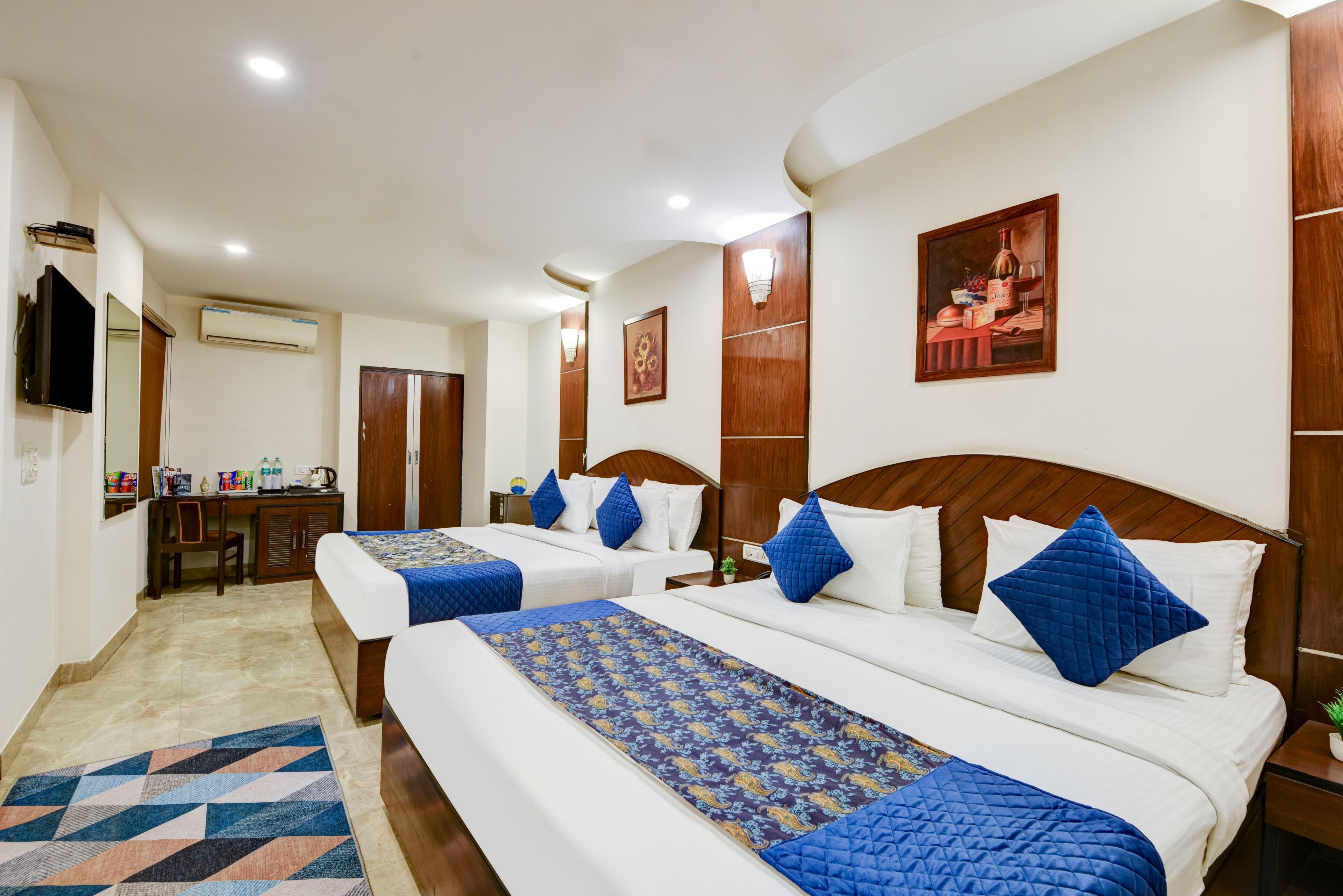 Habitación cuádruple Premium | Sábanas italianas Frette, ropa de cama de alta calidad y edredón 