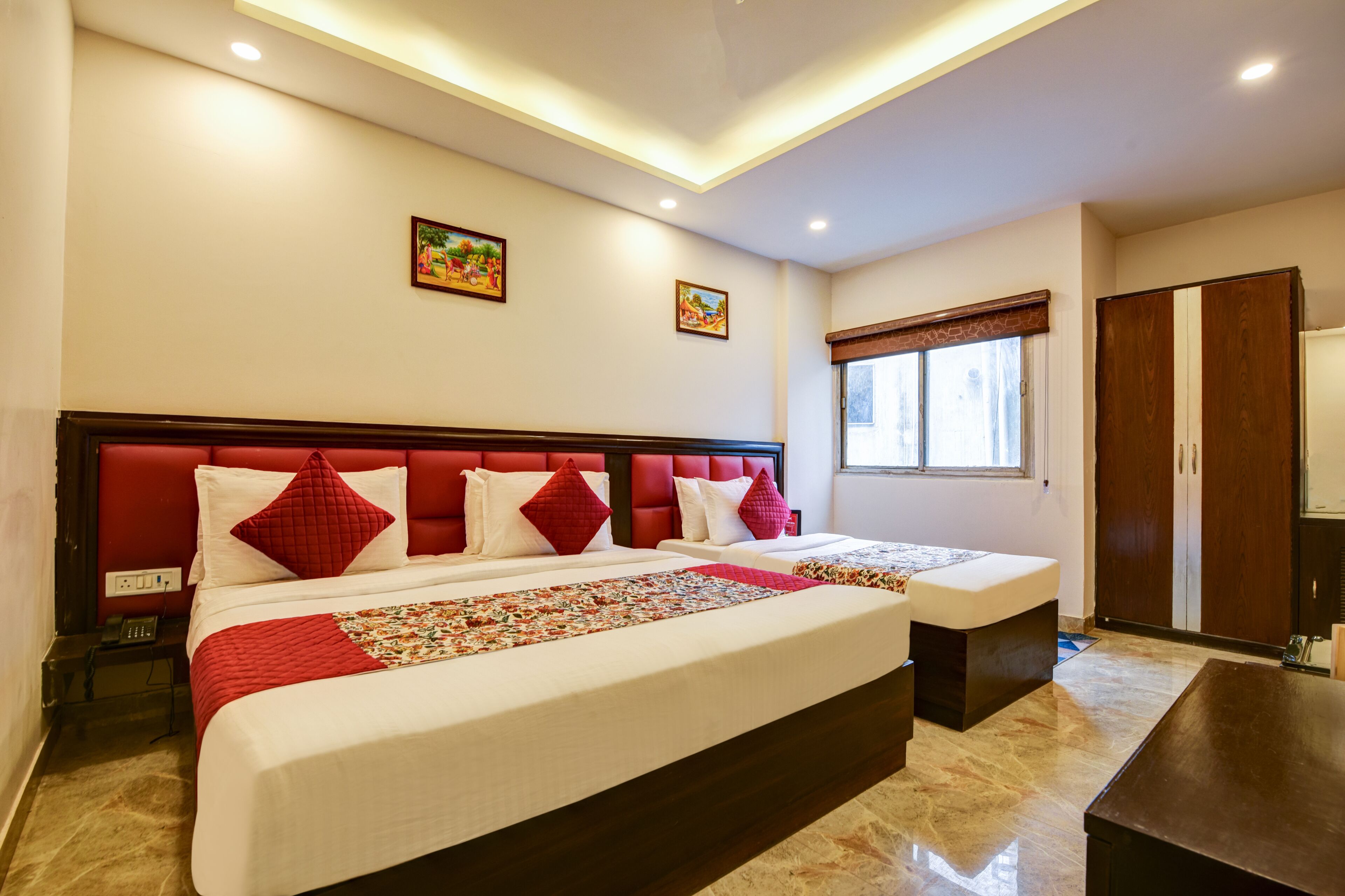 Quarto triplo família | Lençóis italianos Frette, roupas de cama premium, edredons de pluma