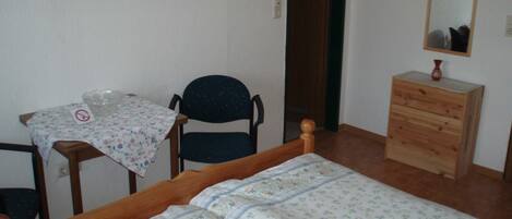 1 bedroom, WiFi, bed sheets