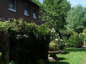 Property grounds - Double room 4, guesthouse Strandmuschel - Gästehaus Strandmuschel (Esens)