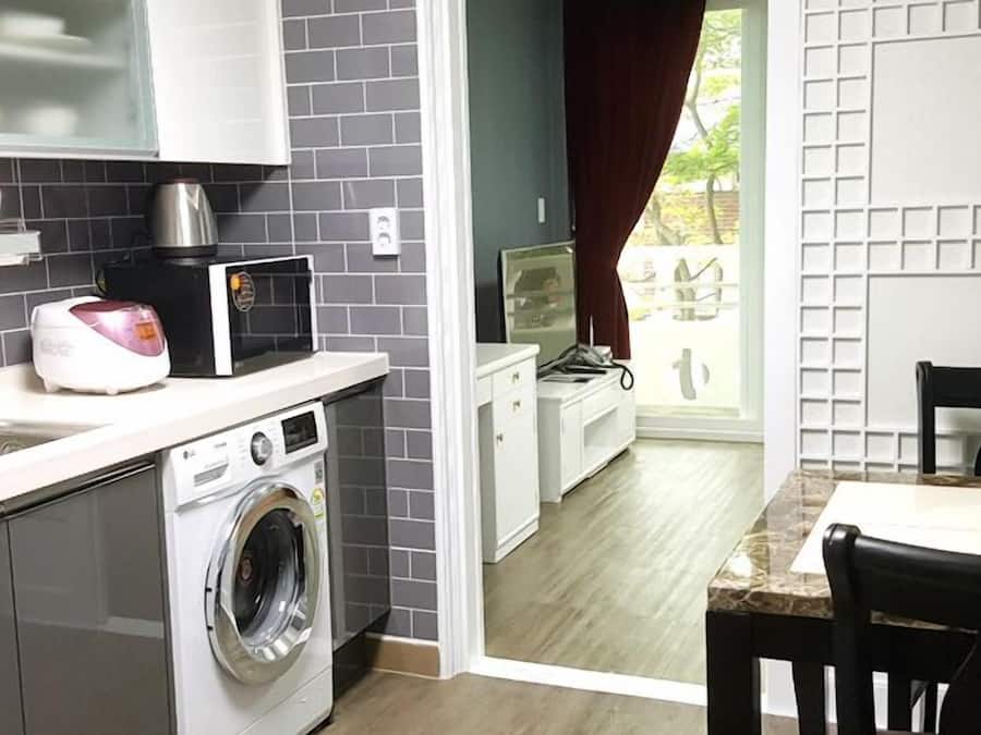 Quarto família (17 PY) | Cozinha americana privada | Geladeira, micro-ondas, cooktop, chaleira elétrica