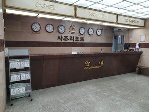 入住/退房自助服務台