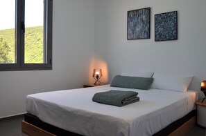 1 habitación, tabla de planchar con plancha, wifi gratis y ropa de cama